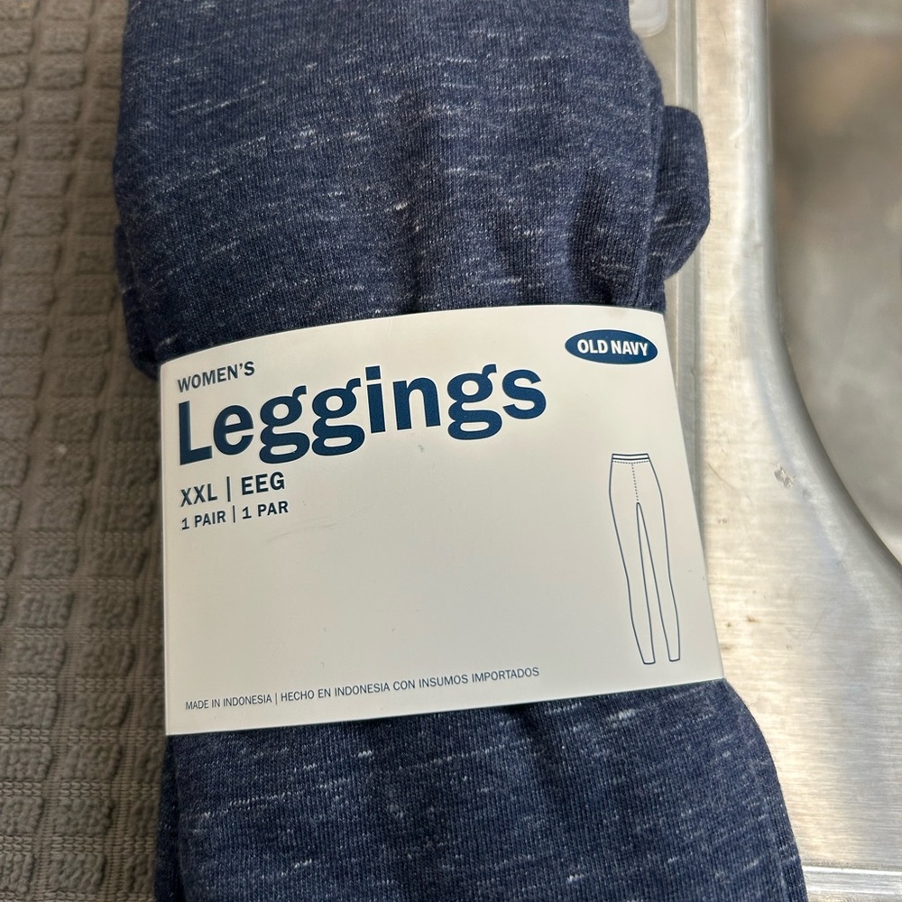 NWT  Woman’s blue with white flecks leggings XXL